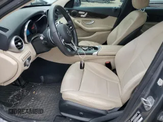 2019 Mercedes-Benz C 300 z VIN 55SWF8DB7KU286872, wystawiony jako Copart lot #44415105 z przebiegiem 109 217 mil mil oraz Szkoda całkowita • Salvage title. Historia ofert i sprzedaży dostępna na DreamBid. Obrazek 7.