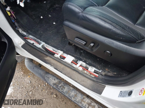 2019 Toyota Tundra SR5 z VIN 5TFHY5F17KX797348, wystawiony jako IAAI lot #41905558 z przebiegiem Nie podano mil oraz . Historia ofert i sprzedaży dostępna na DreamBid. Obrazek 13.