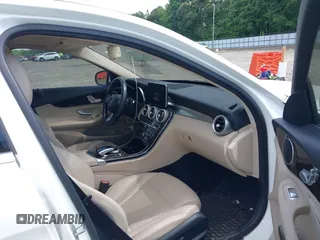 2016 Mercedes-Benz C 300 z VIN 55SWF4JB3GU163946, wystawiony jako IAAI lot #42364271 z przebiegiem 135 157 mil mil oraz . Historia ofert i sprzedaży dostępna na DreamBid. Obrazek 5.