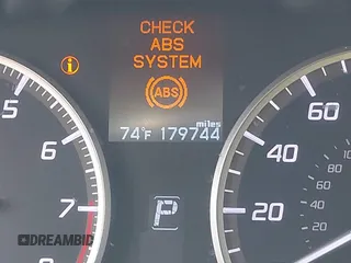 2017 Acura ILX z VIN 19UDE2F35HA010238, wystawiony jako IAAI lot #42401356 z przebiegiem 179 744 mil mil oraz . Historia ofert i sprzedaży dostępna na DreamBid. Obrazek 15.