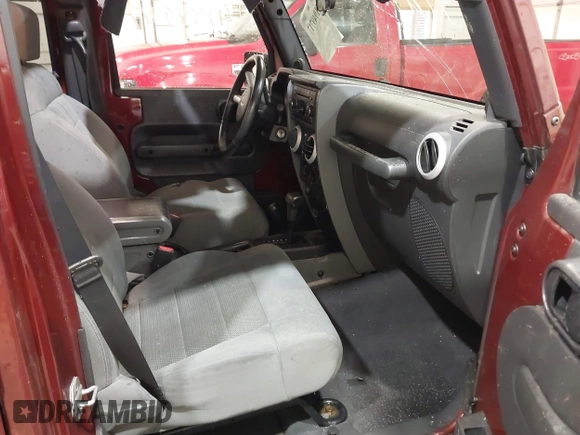 2008 Jeep Wrangler Unlimited Sahara z VIN 1J4GA59178L514002, wystawiony jako IAAI lot #41949717 z przebiegiem Nie podano mil oraz . Historia ofert i sprzedaży dostępna na DreamBid. Obrazek 5.