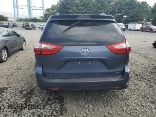2017 Toyota Sienna XLE Auto Access Seat with VIN 5TDYZ3DCXHS825115, listed as a Copart auction lot 70457474 with Not provided miles and Salvage title. Bid and sale history available at DreamBid. Image 6.