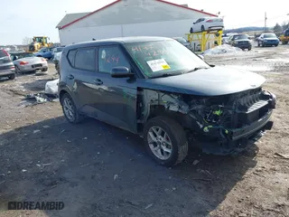2020 Kia Soul LX with VIN KNDJ23AU2L7730747, listed as a IAAI auction lot 41474294 with 67,975 mi miles. Bid and sale history available at carsss.com. Image 1.