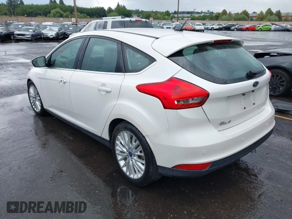 2015 Ford Focus Titanium z VIN 1FADP3N28FL262273, wystawiony jako IAAI lot #42552995 z przebiegiem 60 504 mil mil oraz . Historia ofert i sprzedaży dostępna na DreamBid. Obrazek 3.