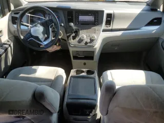 2018 Toyota Sienna LE Auto Access Seat с VIN 5TDKZ3DC1JS934414, выставлен на аукционе Copart как лот 52194615 с пробегом 130 058 миль миль и Списание • Salvage title. История ставок и продаж доступна на DreamBid. Изображение 8.
