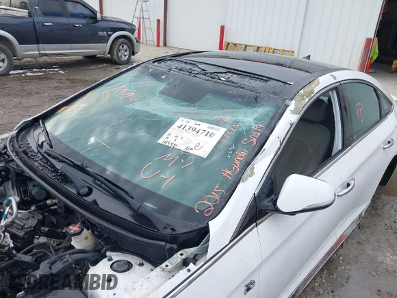 2015 Hyundai Sonata Limited with VIN 5NPE34AF0FH014757, listed as a IAAI auction lot 41394710 with 102,481 mi miles and . Bid and sale history available at carsss.com. Image 19.