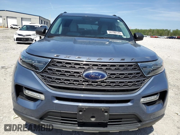 2021 Ford Explorer XLT z VIN 1FMSK8DH5MGA80051, wystawiony jako Copart lot #54198175 z przebiegiem 56 079 mil mil oraz Szkoda całkowita • Salvage title. Historia ofert i sprzedaży dostępna na DreamBid. Obrazek 5.