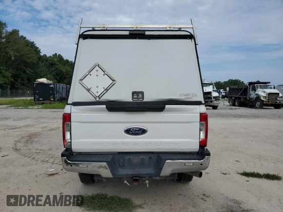 2018 Ford F-250 XL with VIN 1FT7W2B64JEC03990, listed as a Copart auction lot 61021315 with 208,711 mi miles and Clean title. Bid and sale history available at DreamBid. Image 6.