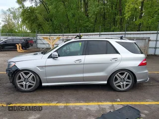 2012 Mercedes-Benz M 63 AMG z VIN 4JGDA7EBXCA053025, wystawiony jako IAAI lot #42302695 z przebiegiem 119 415 mil mil oraz . Historia ofert i sprzedaży dostępna na DreamBid. Obrazek 15.