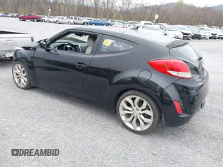 2012 Hyundai Veloster w/Gray Int z VIN KMHTC6AD6CU054422, wystawiony jako IAAI lot #41930634 z przebiegiem 144 681 mil mil oraz . Historia ofert i sprzedaży dostępna na DreamBid. Obrazek 3.