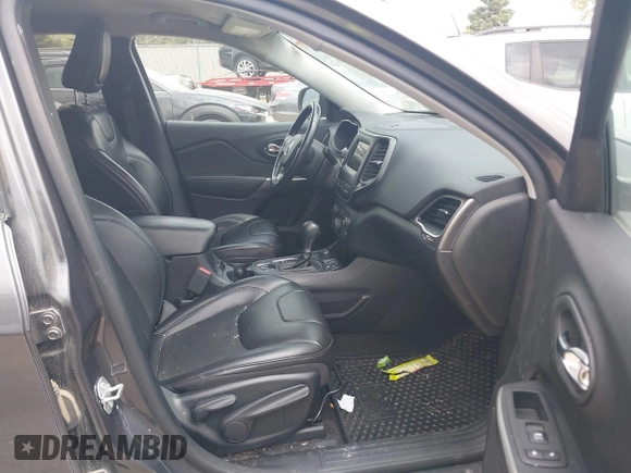 2020 Jeep Cherokee Latitude Plus z VIN 1C4PJMLB0LD536976, wystawiony jako IAAI lot #42244708 z przebiegiem 116 228 mil mil oraz . Historia ofert i sprzedaży dostępna na DreamBid. Obrazek 5.