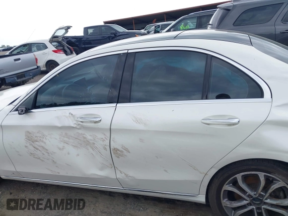 2017 Mercedes-Benz C 300 с VIN 55SWF4JB9HU179554, выставлен на аукционе IAAI как лот 42290729 с пробегом 142 389 миль миль и . История ставок и продаж доступна на DreamBid. Изображение 13.