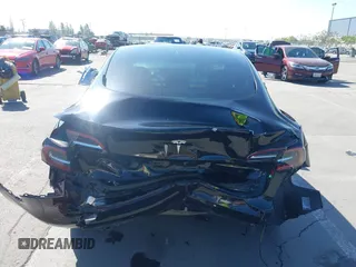 2021 Tesla Model 3 Standard Range Plus z VIN 5YJ3E1EA5MF939299, wystawiony jako IAAI lot #42146702 z przebiegiem 43 382 mil mil oraz . Historia ofert i sprzedaży dostępna na DreamBid. Obrazek 16.