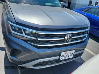 2023 Volkswagen Atlas SE z VIN 1V2HR2CA5PC526012, wystawiony jako IAAI lot #42796408 z przebiegiem 41 216 mil mil oraz . Historia ofert i sprzedaży dostępna na DreamBid. Obrazek 46.