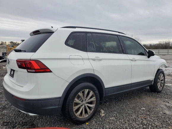 2020 Volkswagen Tiguan S with VIN 3VV1B7AX4LM037073, listed as a Copart auction lot 42588175 with 25,289 mi miles and Salvage Title. Bid and sale history available at carsss.com. Image 3.