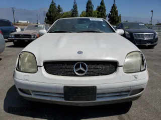 2000 Mercedes-Benz SLK-Class Kompressor with VIN WDBKK47F3YF152074, listed as a Copart auction lot 60143604 with 155,610 mi miles and Clean Title. Bid and sale history available at carsss.com. Image 5.