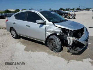 2015 Nissan Versa SV z VIN 3N1CN7AP4FL835049, wystawiony jako Copart lot #56591975 z przebiegiem 153 724 mil mil oraz Szkoda całkowita • Salvage title. Historia ofert i sprzedaży dostępna na DreamBid. Obrazek 4.