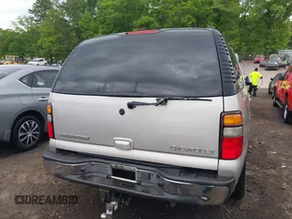 2005 Chevrolet Suburban LT z VIN 3GNEC16ZX5G197892, wystawiony jako IAAI lot #42045100 z przebiegiem 262 665 mil mil oraz . Historia ofert i sprzedaży dostępna na DreamBid. Obrazek 16.