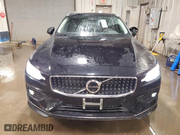 2025 Volvo V60 Plus z VIN YV4L12WK7S2145927, wystawiony jako Copart lot #51293525 z przebiegiem 1 364 mil mil oraz Szkoda całkowita • Salvage title. Historia ofert i sprzedaży dostępna na DreamBid. Obrazek 5.