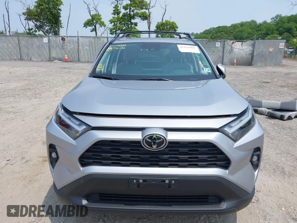 2024 Toyota RAV4 XLE Premium z VIN 2T3A1RFV6RC462114, wystawiony jako IAAI lot #42438905 z przebiegiem 3 620 mil mil oraz . Historia ofert i sprzedaży dostępna na DreamBid. Obrazek 12.