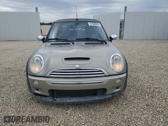 2007 MINI Convertible S z VIN WMWRH33557TL95520, wystawiony jako Copart lot #47685045 z przebiegiem 95 619 mil mil oraz Czysty tytuł • Clean title. Historia ofert i sprzedaży dostępna na DreamBid. Obrazek 5.