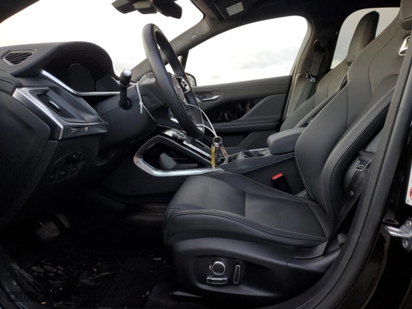 2024 Jaguar I-PACE R-Dynamic HSE with VIN SADHM2S19R1632208, listed as a Copart auction lot 82325754 with 3,281 mi miles and Salvage Title. Bid and sale history available at carsss.com. Image 7.