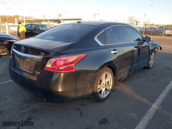2013 Nissan Altima 2.5 SL with VIN 1N4AL3AP5DC246223, listed as a IAAI auction lot 41351155 with 139,298 mi miles. Bid and sale history available at carsss.com. Image 4.
