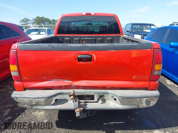 2000 GMC New Sierra 1500 SL with VIN 2GTEC19V2Y1392769, listed as a IAAI auction lot 41748036 with 315,906 mi miles. Bid and sale history available at carsss.com. Image 6.