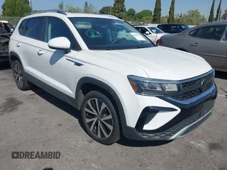 2022 Volkswagen Taos SE z VIN 3VVTX7B27NM094738, wystawiony jako IAAI lot #42000548 z przebiegiem 17 044 mil mil oraz . Historia ofert i sprzedaży dostępna na DreamBid. Obrazek 1.