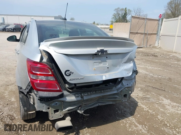 2018 Chevrolet Sonic LT z VIN 1G1JD5SH8J4100214, wystawiony jako IAAI lot #42133743 z przebiegiem 103 508 mil mil oraz . Historia ofert i sprzedaży dostępna na DreamBid. Obrazek 6.