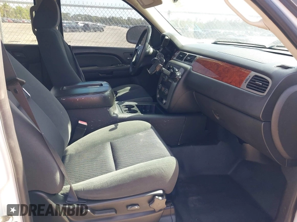 2009 Chevrolet Tahoe Police with VIN 1GNEC03099R267694, listed as a IAAI auction lot 41625587 with 141,918 mi miles and . Bid and sale history available at DreamBid. Image 5.
