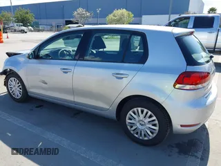 2013 Volkswagen Golf w/Conv & Sunroof z VIN WVWDB7AJXDW129829, wystawiony jako IAAI lot #41955844 z przebiegiem 34 407 mil mil oraz . Historia ofert i sprzedaży dostępna na DreamBid. Obrazek 3.