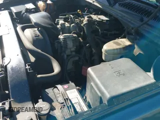 2004 Chevrolet Silverado 1500 LS z VIN 2GCEC19V241165155, wystawiony jako IAAI lot #41361552 z przebiegiem 78 014 mil mil oraz . Historia ofert i sprzedaży dostępna na DreamBid. Obrazek 12.