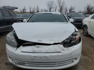 2008 Hyundai Tiburon GS z VIN KMHHM66DX8U290154, wystawiony jako Copart lot #67054434 z przebiegiem 191 963 mil mil oraz Nie do naprawy • Non repairable. Historia ofert i sprzedaży dostępna na DreamBid. Obrazek 5.