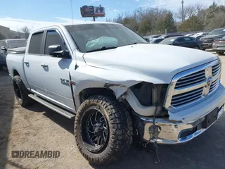 2014 Ram 1500 Lone Star z VIN 1C6RR6LT5ES395740, wystawiony jako IAAI lot #41665241 z przebiegiem 153 956 mil mil oraz . Historia ofert i sprzedaży dostępna na DreamBid. Obrazek 1.