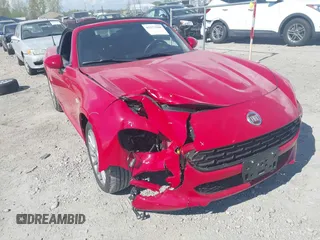 2017 FIAT 124 Spider Lusso z VIN JC1NFAEK3H0128181, wystawiony jako IAAI lot #42277948 z przebiegiem 15 668 mil mil oraz . Historia ofert i sprzedaży dostępna na DreamBid. Obrazek 6.