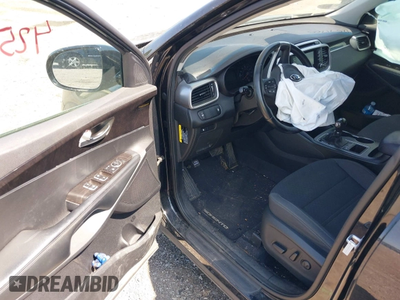 2017 Kia Sorento LX z VIN 5XYPGDA32HG265986, wystawiony jako IAAI lot #42571760 z przebiegiem 108 677 mil mil oraz . Historia ofert i sprzedaży dostępna na DreamBid. Obrazek 5.