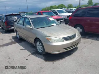 2002 Toyota Camry LE z VIN 4T1BE30K92U591112, wystawiony jako IAAI lot #42436020 z przebiegiem 189 067 mil mil oraz . Historia ofert i sprzedaży dostępna na DreamBid. Obrazek 1.