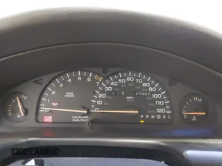 1993 Chrysler Concorde z VIN 2C3EL56F4PH641913, wystawiony jako IAAI lot #42233404 z przebiegiem 107 442 mil mil oraz . Historia ofert i sprzedaży dostępna na DreamBid. Obrazek 7.