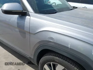 2024 Volkswagen Atlas SE z VIN 1V2WR2CA3RC567572, wystawiony jako IAAI lot #42042562 z przebiegiem 28 684 mil mil oraz . Historia ofert i sprzedaży dostępna na DreamBid. Obrazek 19.