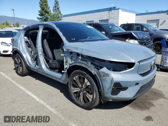 2023 Volvo C40 Plus с VIN YV4ED3GLXP2048984, выставлен на аукционе Copart как лот 70984553 с пробегом 6 816 миль миль и . История ставок и продаж доступна на DreamBid. Изображение 4.