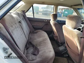 1987 Honda Accord z VIN JHMCA5633HC044303, wystawiony jako Copart lot #85697384 z przebiegiem 19 871 mil mil oraz Nie do naprawy • Non repairable. Historia ofert i sprzedaży dostępna na DreamBid. Obrazek 10.