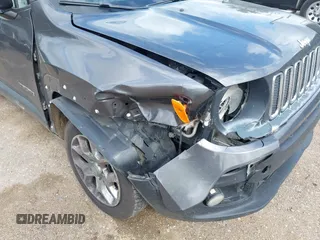2017 Jeep Renegade Latitude z VIN ZACCJBBB7HPG31581, wystawiony jako IAAI lot #41933910 z przebiegiem 153 217 mil mil oraz . Historia ofert i sprzedaży dostępna na DreamBid. Obrazek 6.