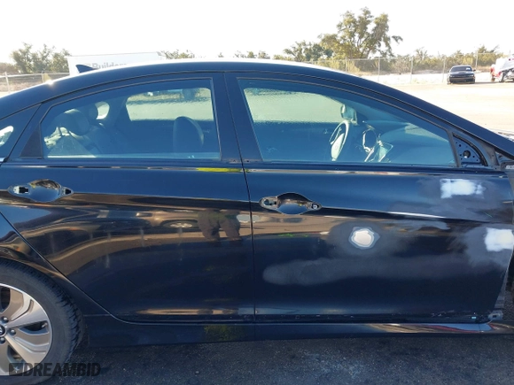 2013 Hyundai Sonata Hybrid Limited with VIN KMHEC4A40DA090333, listed as a IAAI auction lot 41479624 with 164,745 mi miles. Bid and sale history available at carsss.com. Image 14.