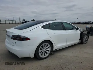 2018 Tesla Model S 75D z VIN 5YJSA1E27JF247900, wystawiony jako Copart lot #52014375 z przebiegiem 106 670 mil mil oraz Szkoda całkowita • Salvage title. Historia ofert i sprzedaży dostępna na DreamBid. Obrazek 3.