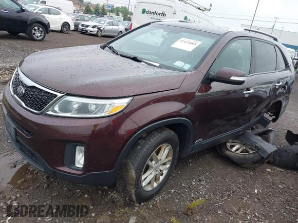 2015 Kia Sorento LX with VIN 5XYKTCA63FG585728, listed as a IAAI auction lot 42424806 with 191,894 mi miles and . Bid and sale history available at DreamBid. Image 2.
