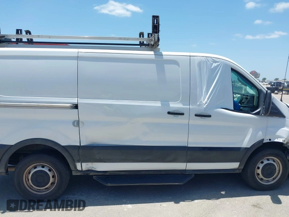 2020 Ford Transit Cargo z VIN 1FTBR1Y84LKA19741, wystawiony jako IAAI lot #42350802 z przebiegiem 90 186 mil mil oraz . Historia ofert i sprzedaży dostępna na DreamBid. Obrazek 12.