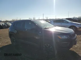 2019 Jeep Compass Trailhawk with VIN 3C4NJDDB1KT727756, listed as a Copart auction lot 42439055 with 104,525 mi miles and Salvage Title. Bid and sale history available at carsss.com. Image 4.