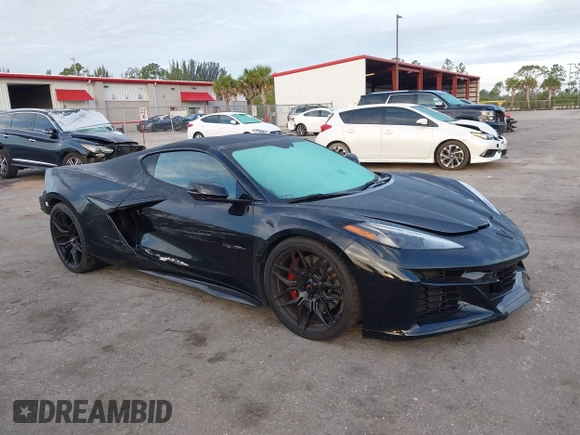 2023 Chevrolet Corvette 2LZ z VIN 1G1YE2D37P5601920, wystawiony jako IAAI lot #42228296 z przebiegiem 19 976 mil mil oraz . Historia ofert i sprzedaży dostępna na DreamBid. Obrazek 1.