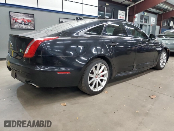2016 Jaguar XJ R-Sport z VIN SAJWJ1CD0G8V98860, wystawiony jako Copart lot #79899934 z przebiegiem 72 410 mil mil oraz Czysty tytuł • Clean title. Historia ofert i sprzedaży dostępna na DreamBid. Obrazek 3.